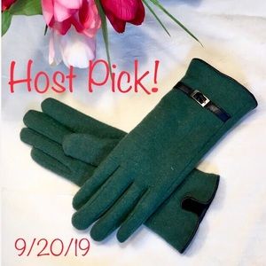 HOST PICK • Vintage • green wool driving gloves